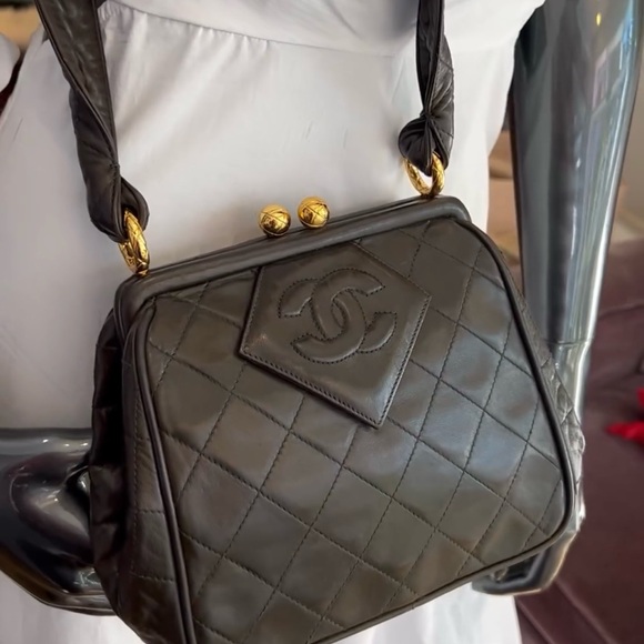 Vintage Chanel shoulder bag. - Picture 12 of 13